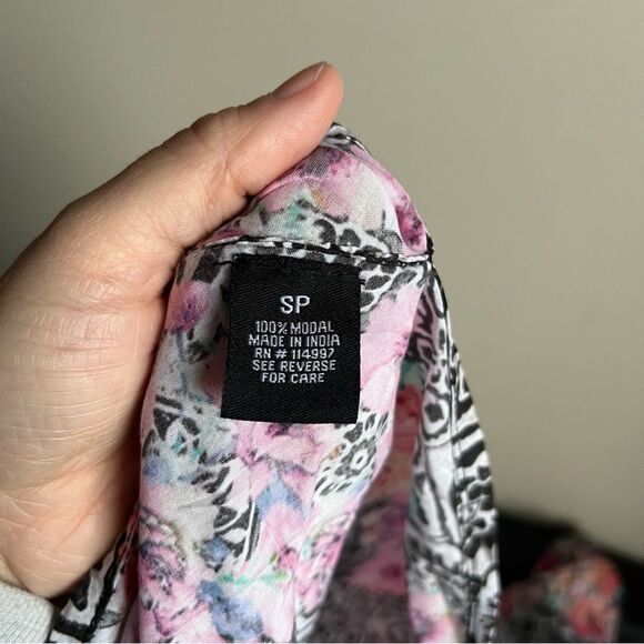 Tolani Black Geometric Floral Caftan Poncho Blouse Boho - Picture 6 of 6